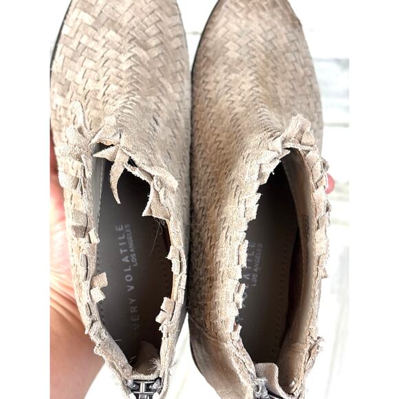 Very Volatile Women’s 7.5 Tan Woven Suede Fringe Ankle Boots Boho Western - Picture 9 of 9